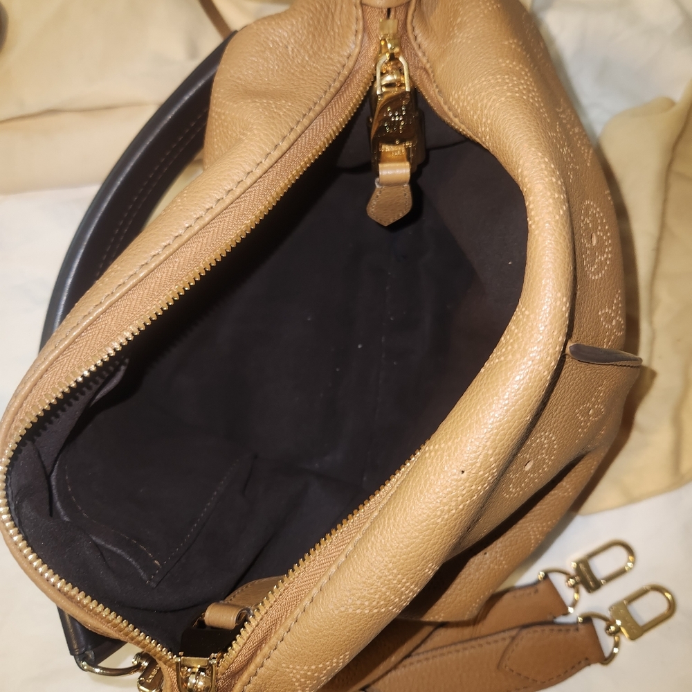 Louis Vuitton Mahina Hobo PM - Picture 7 of 10